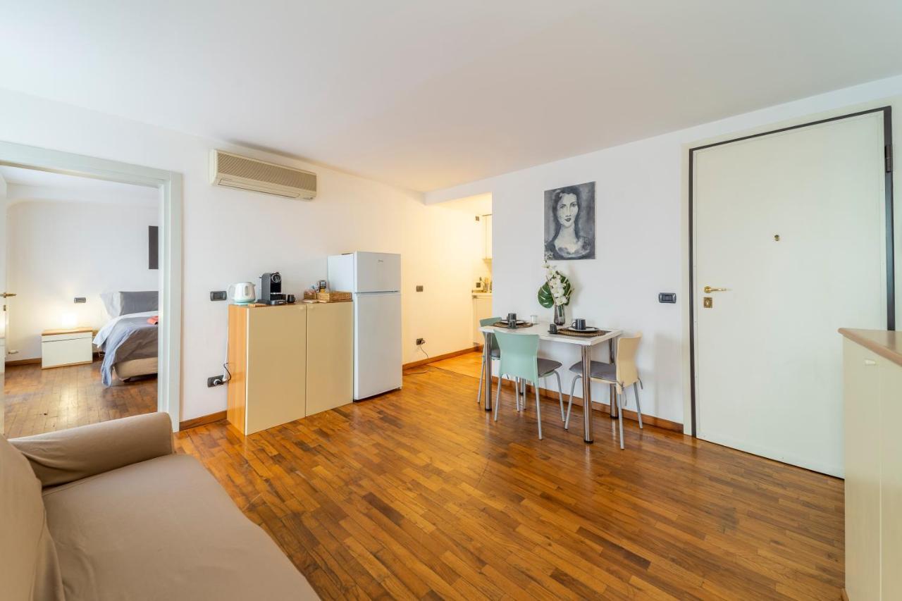 Parrot House - Casa In Centro A Parma Apartment Exterior foto
