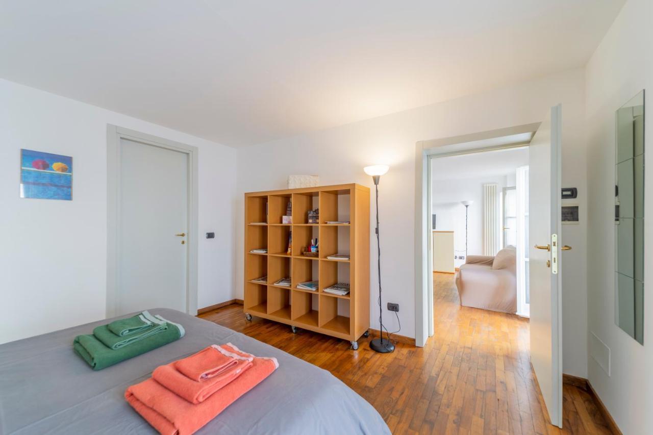 Parrot House - Casa In Centro A Parma Apartment Exterior foto